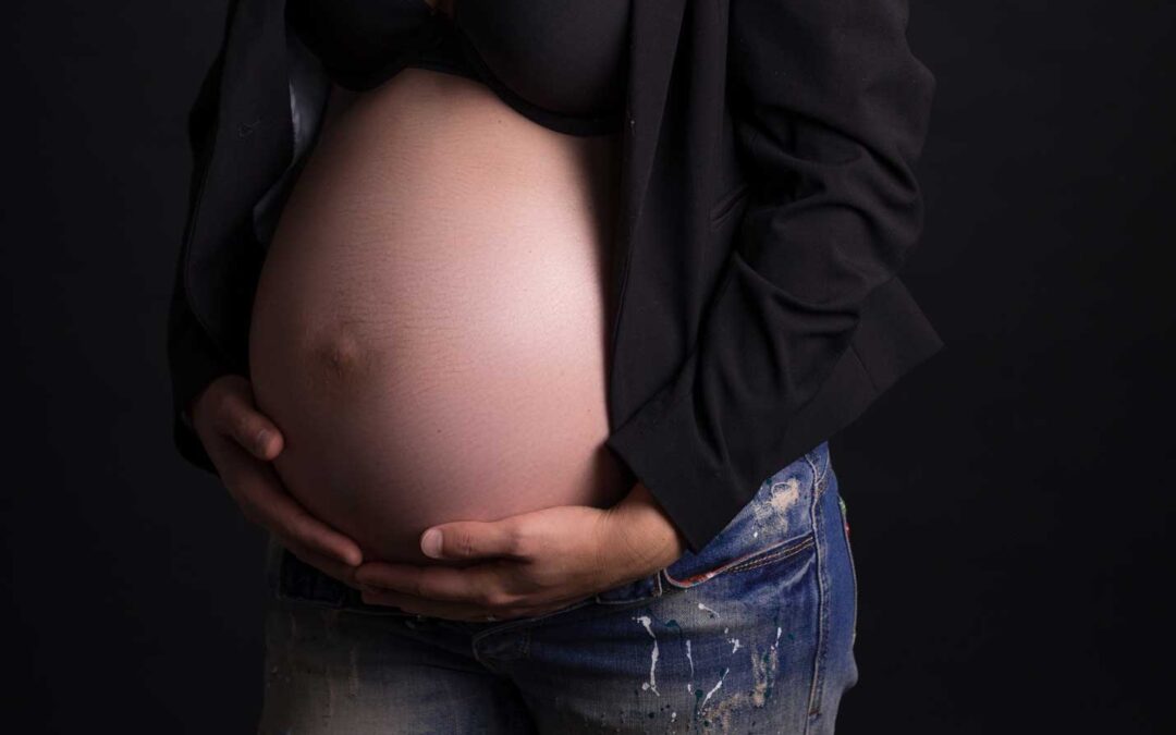 Was anziehen beim Schwangerschaftsshooting? – Die besten Tipps für natürliche & zeitlose Fotos